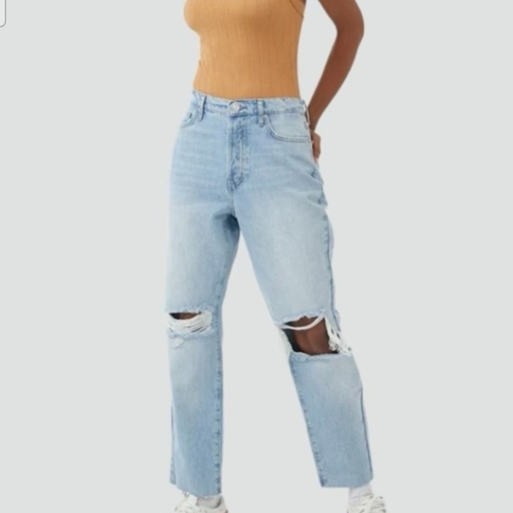 BDG Straight Leg Jeans with Vintage Distressed Style And Frayed Bottoms. Size 27